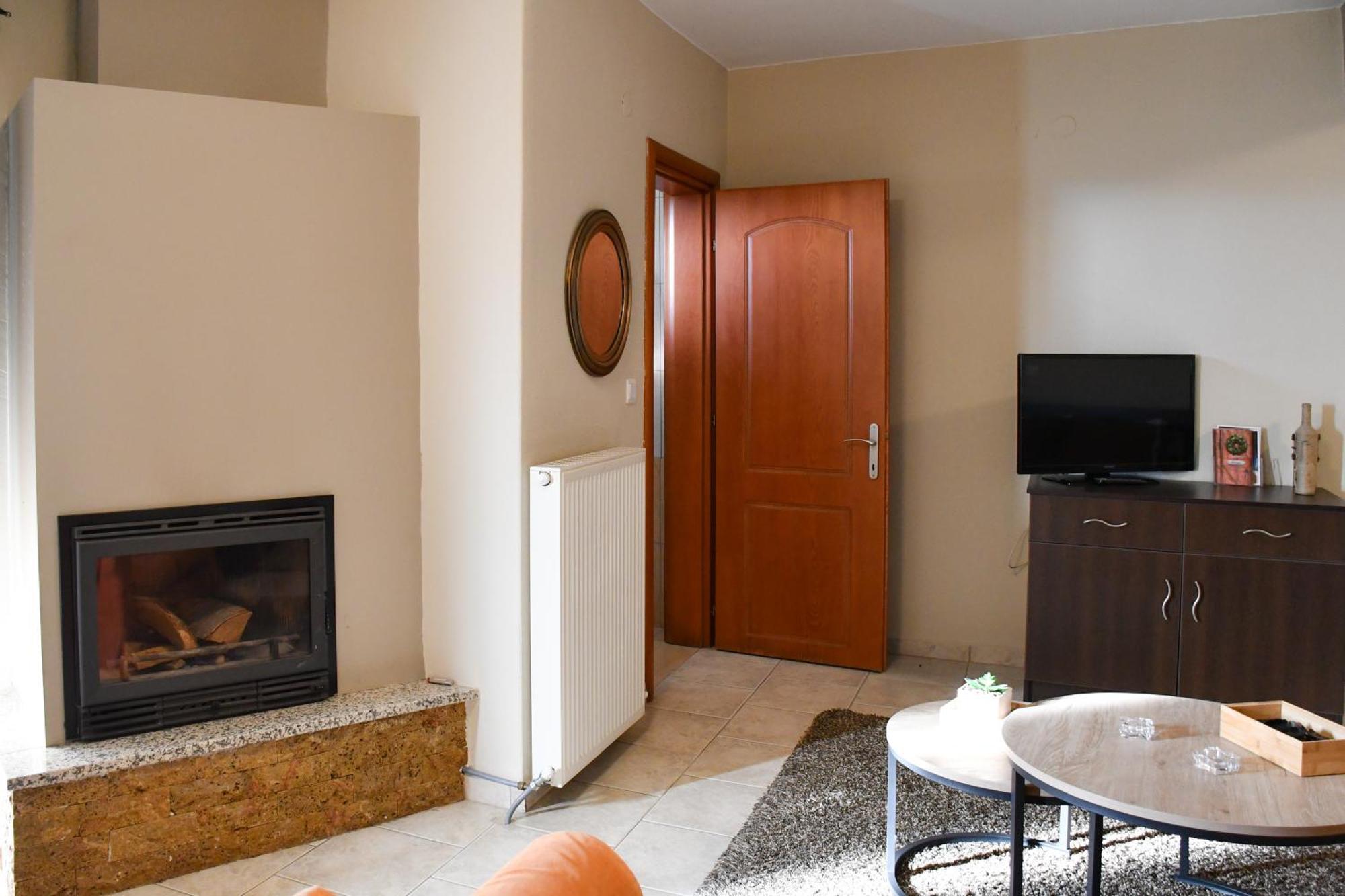Toula Rooms Angistron ภายนอก รูปภาพ