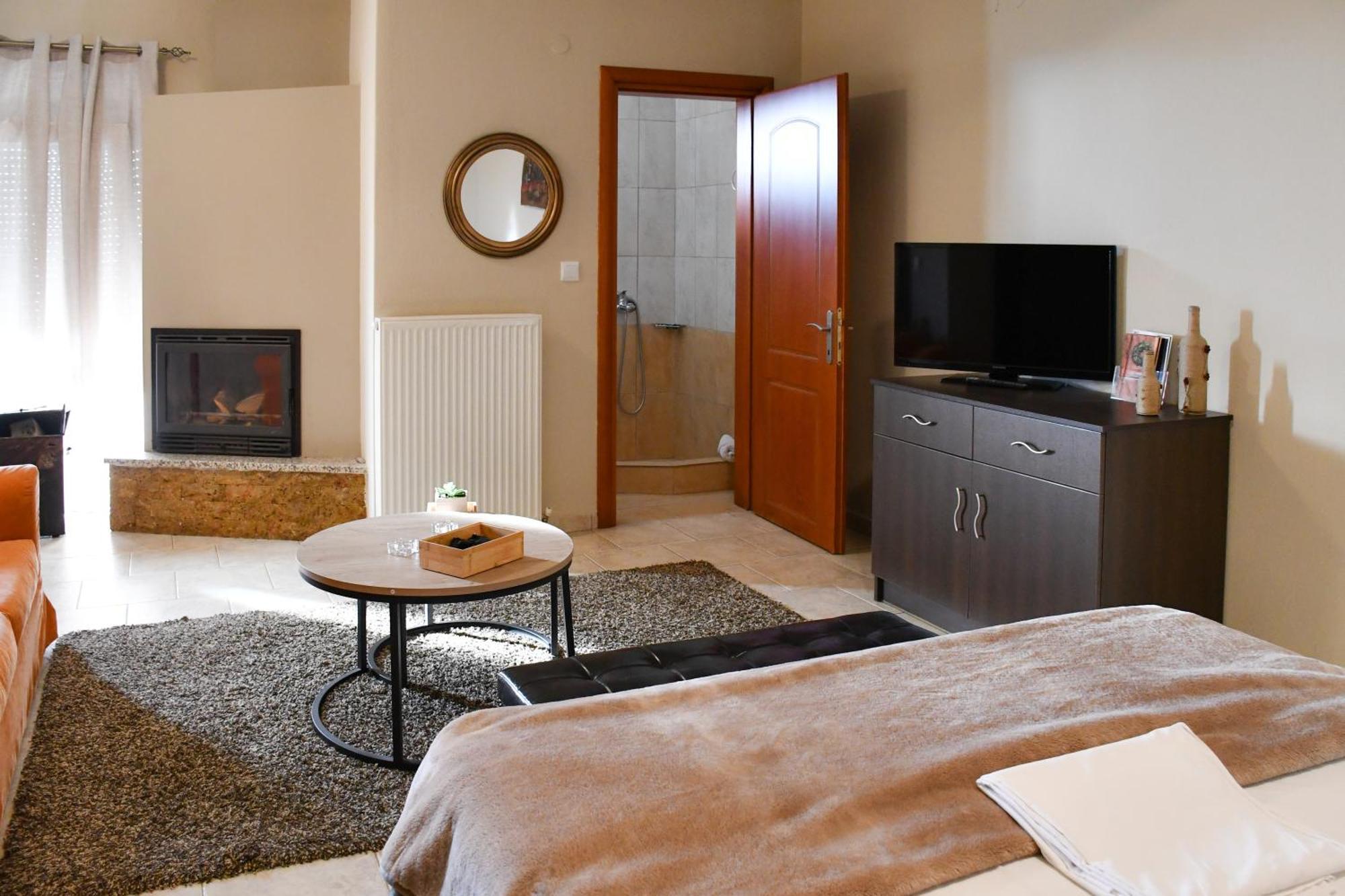 Toula Rooms Angistron ภายนอก รูปภาพ