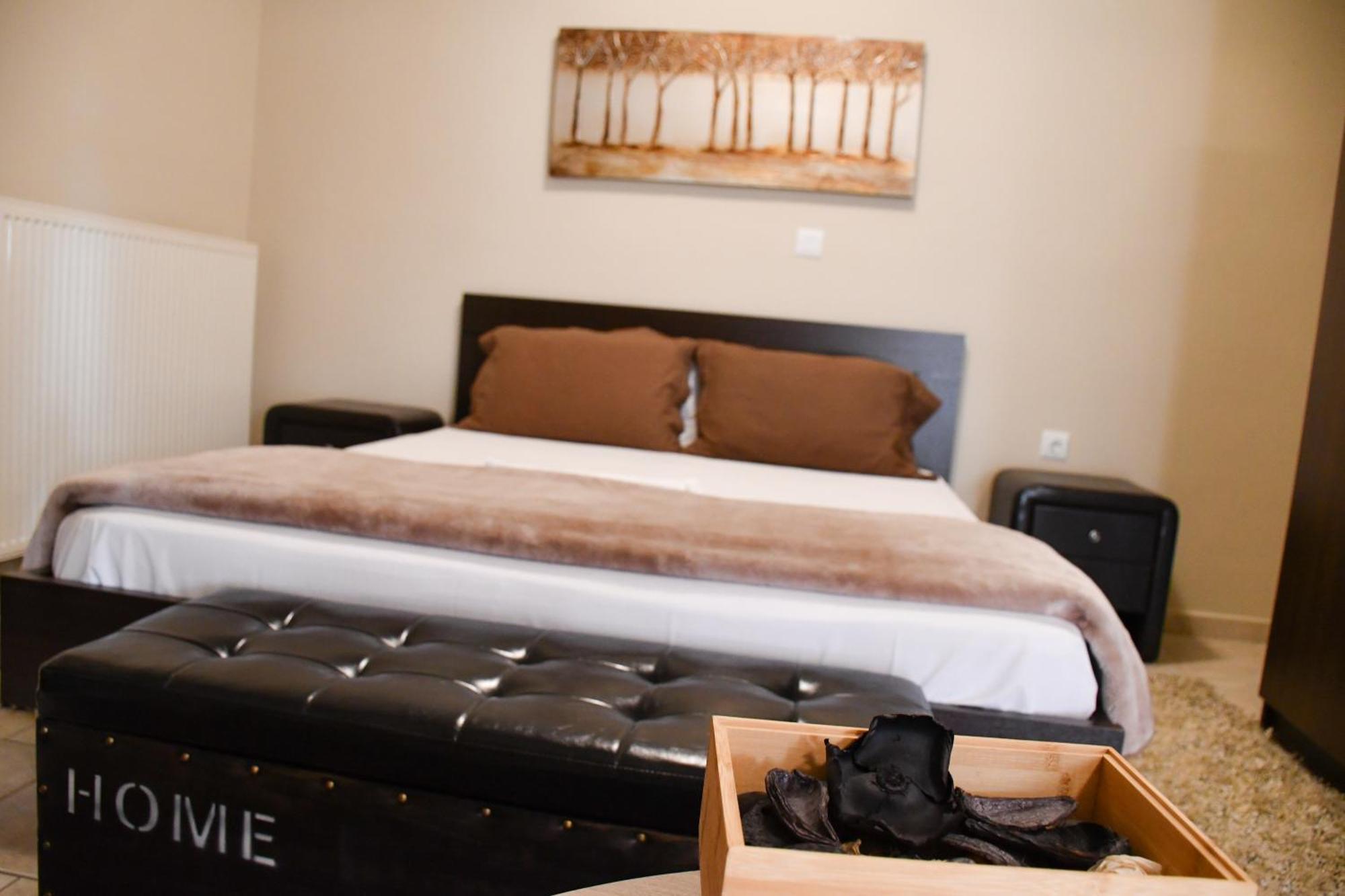 Toula Rooms Angistron ภายนอก รูปภาพ