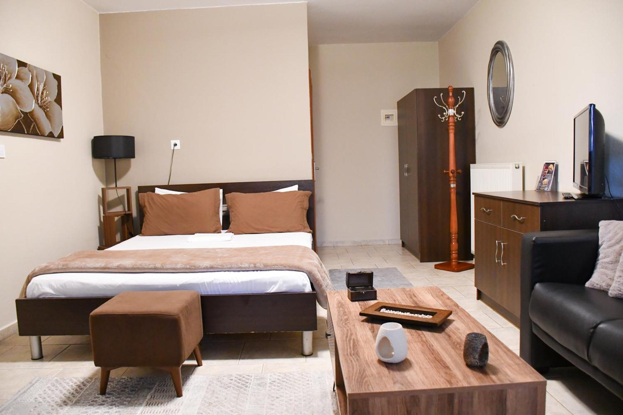 Toula Rooms Angistron ภายนอก รูปภาพ