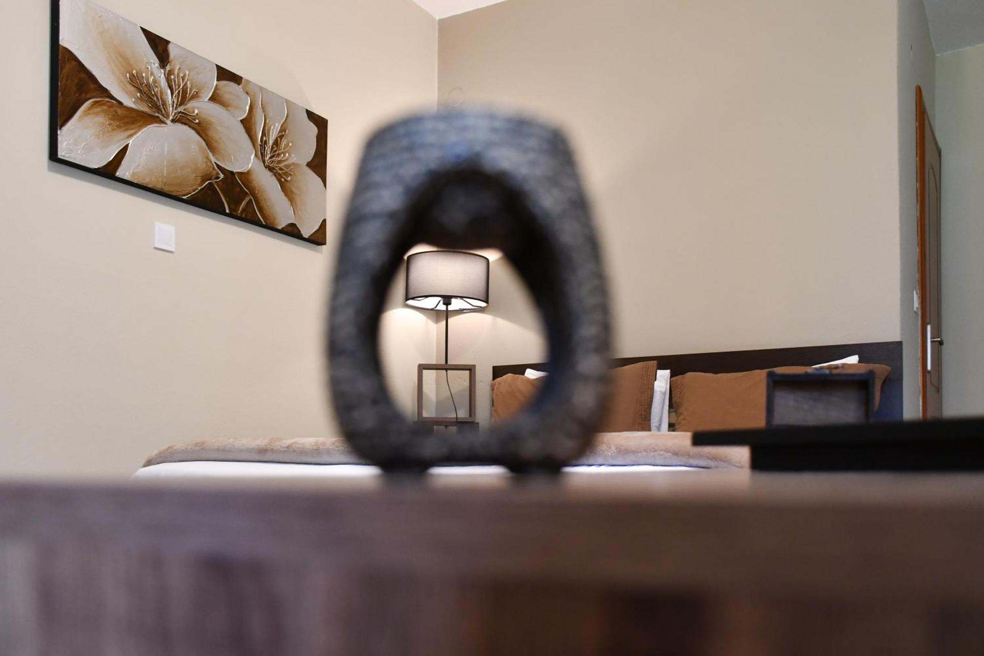 Toula Rooms Angistron ภายนอก รูปภาพ