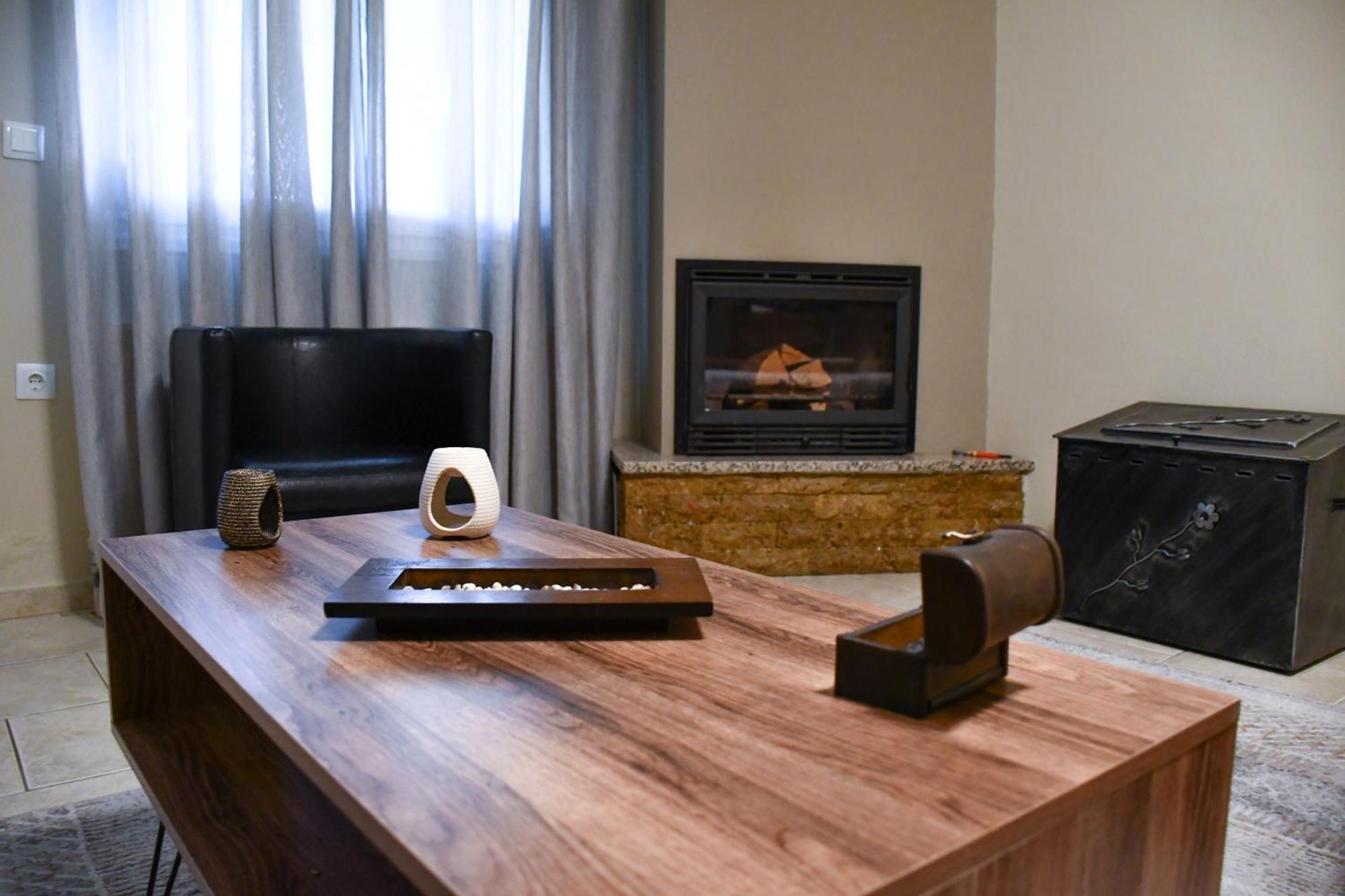 Toula Rooms Angistron ภายนอก รูปภาพ