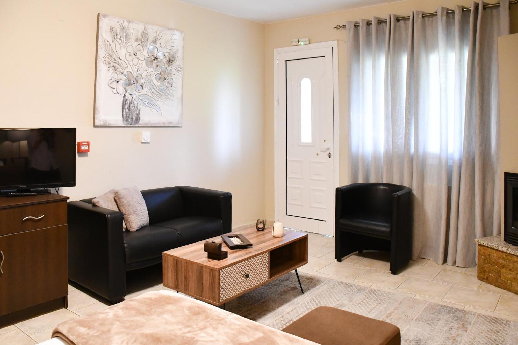 Toula Rooms Angistron ภายนอก รูปภาพ