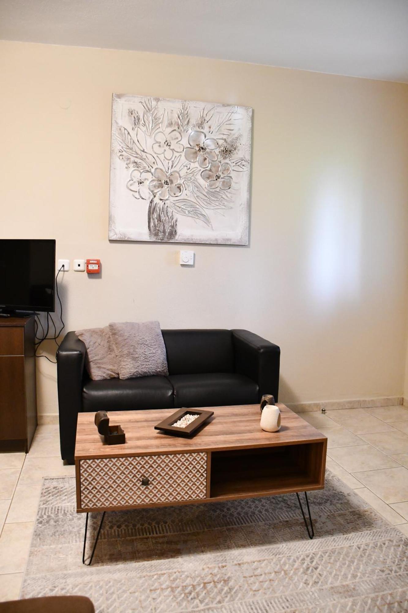 Toula Rooms Angistron ภายนอก รูปภาพ