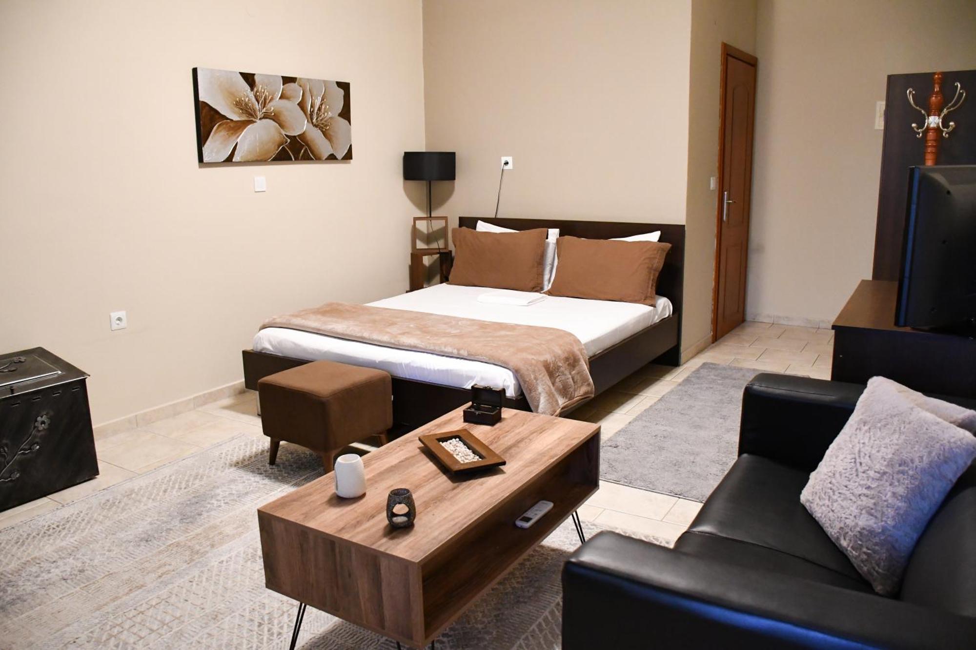 Toula Rooms Angistron ภายนอก รูปภาพ