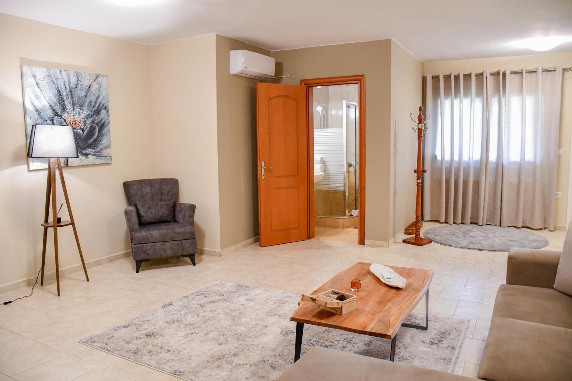 Toula Rooms Angistron ภายนอก รูปภาพ