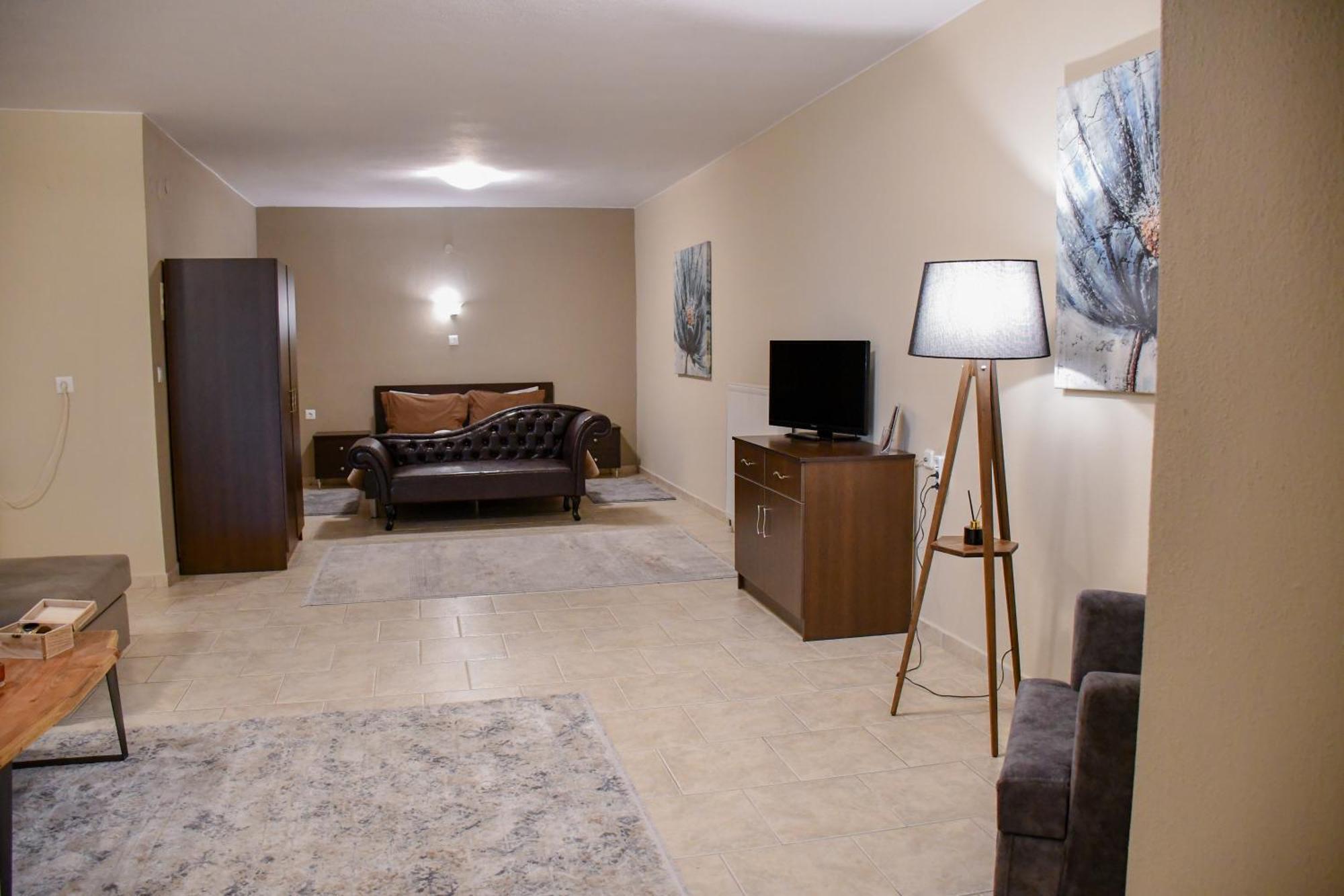 Toula Rooms Angistron ภายนอก รูปภาพ