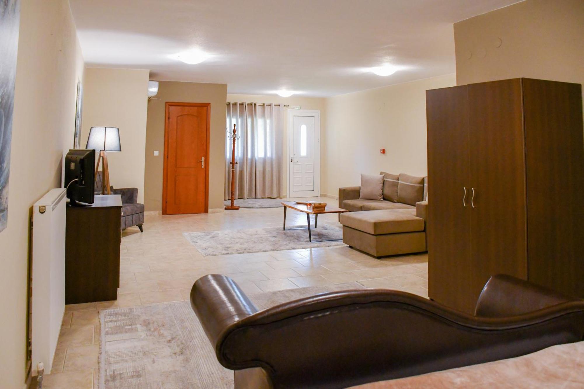 Toula Rooms Angistron ภายนอก รูปภาพ