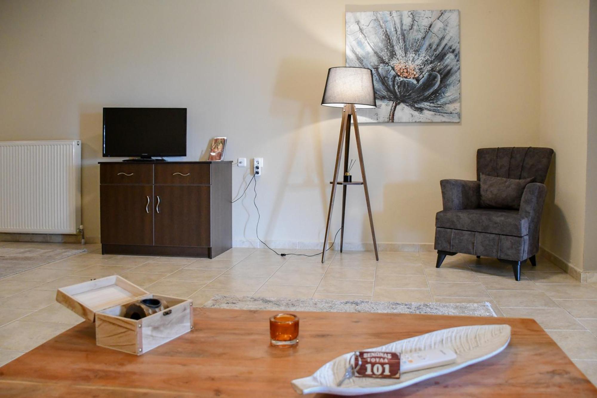 Toula Rooms Angistron ภายนอก รูปภาพ
