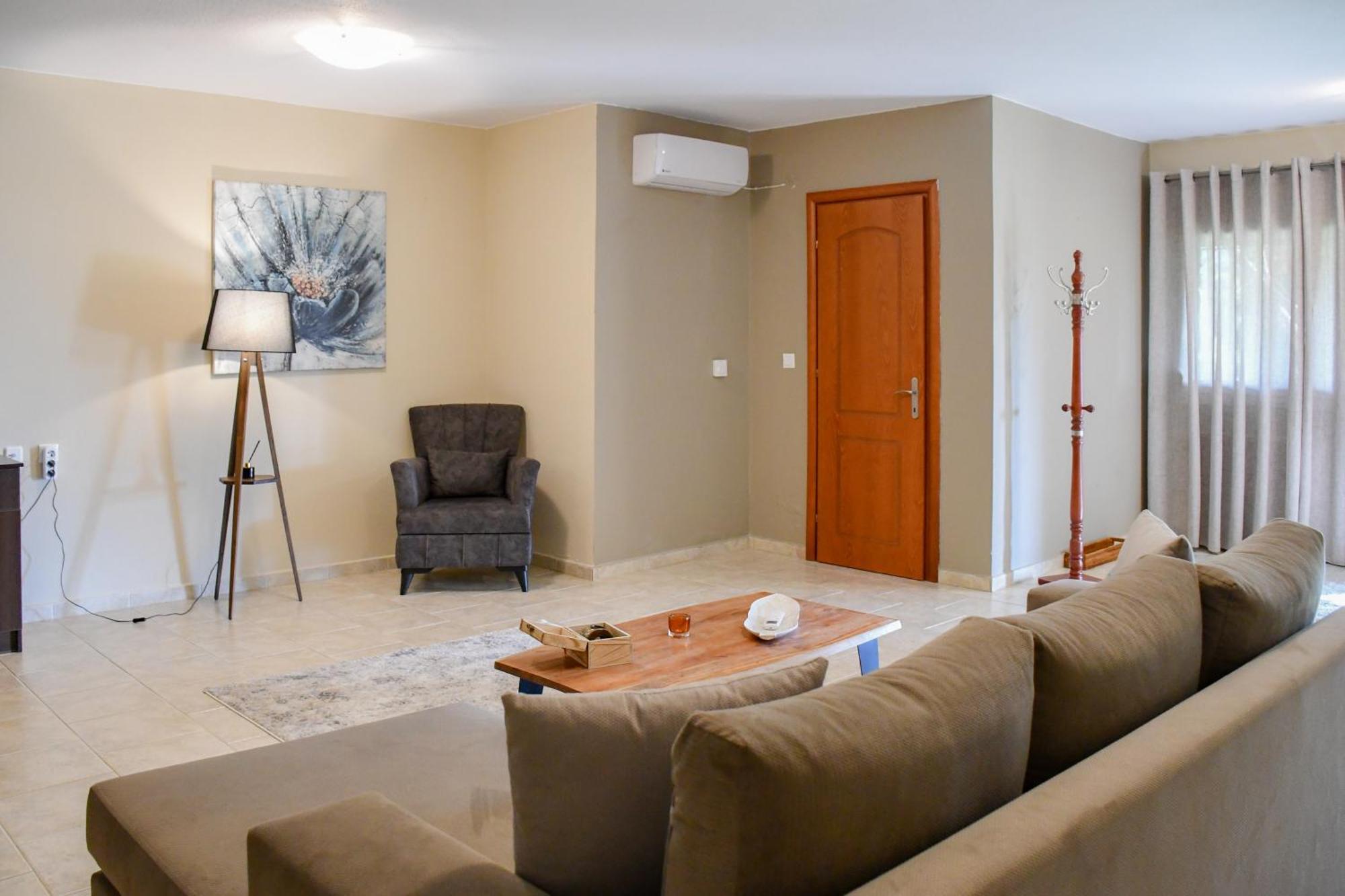 Toula Rooms Angistron ภายนอก รูปภาพ