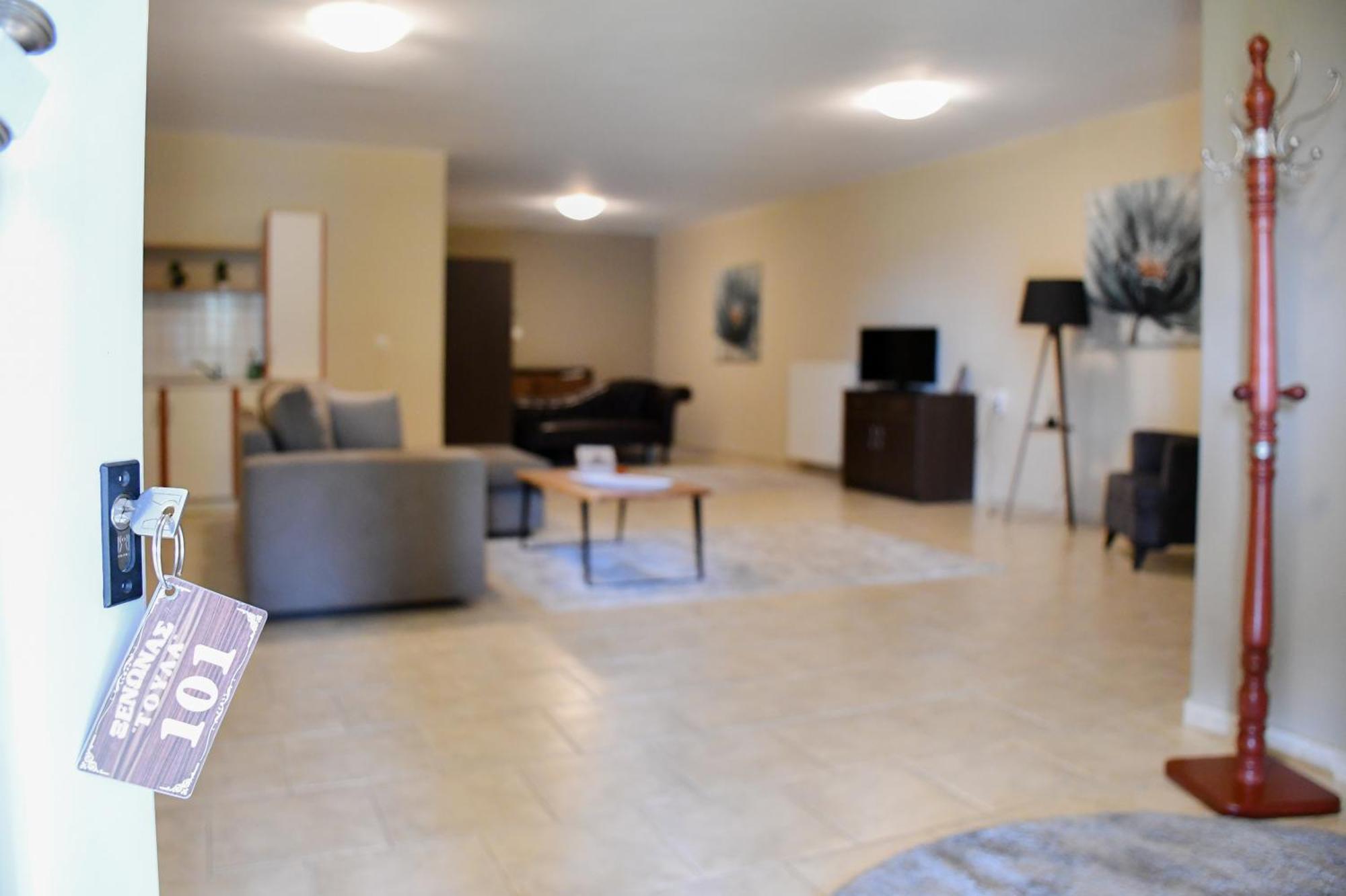 Toula Rooms Angistron ภายนอก รูปภาพ